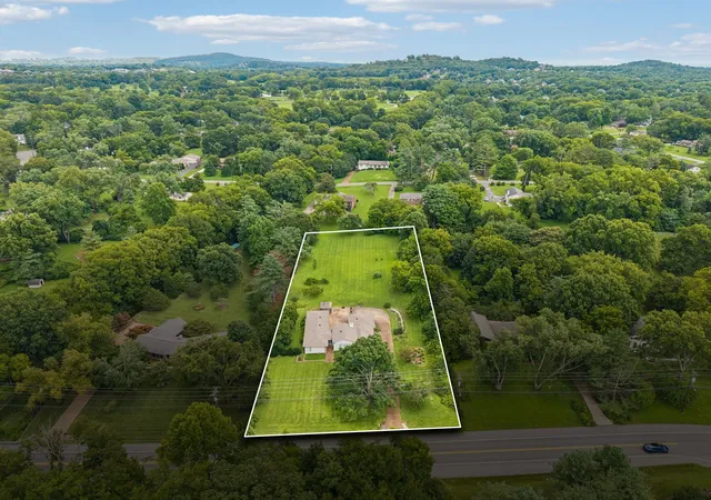 Photo 2 of Single family home for sale at 702 Wilson Pike, Brentwood, TN 37027 | MLS# 3286217 | Listing updated on 2026-10-01