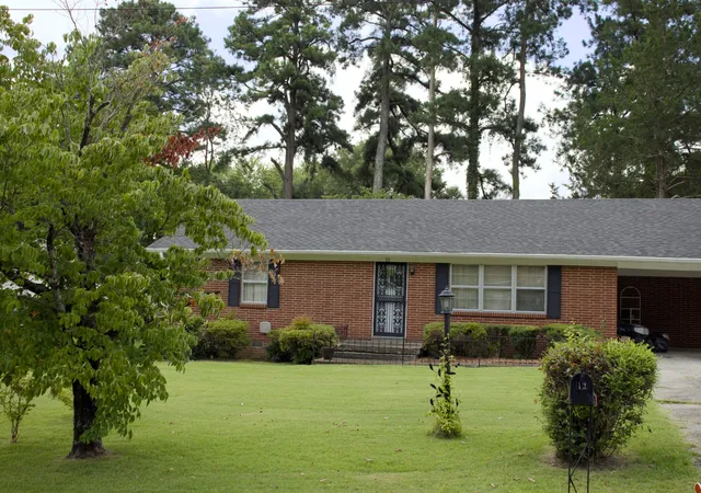 Photo 2 of Single family home for sale at 12 Knollwood Dr, Jackson, TN 38305 | MLS# 3287553 | Listing updated on 2026-08-20