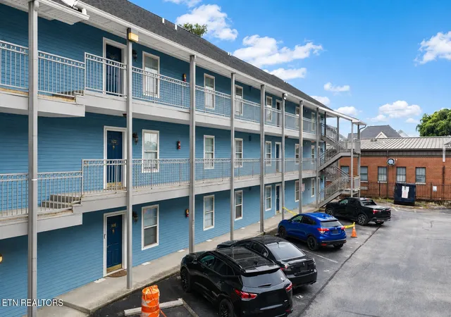 2nd image of 1636 Queen Anne Wy, Knoxville, TN 37916