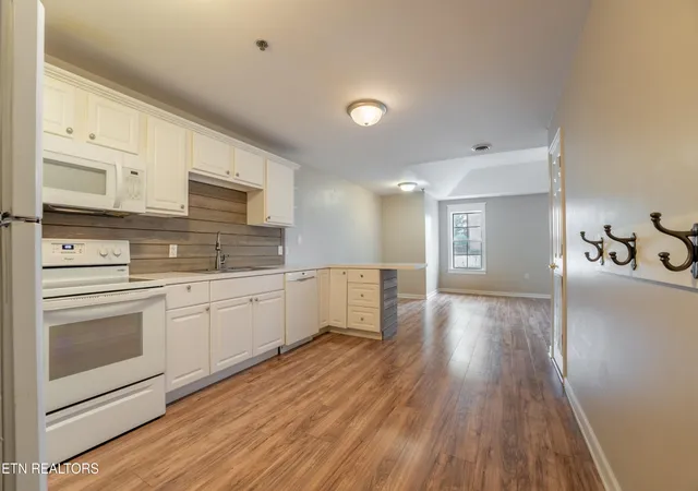 3rd image of 1636 Queen Anne Wy, Knoxville, TN 37916