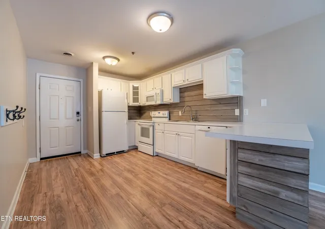 4th image of 1636 Queen Anne Wy, Knoxville, TN 37916