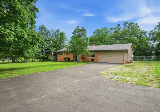 1st image of 783 N Broad St, Lexington, TN 38351 | MLS# 3287565