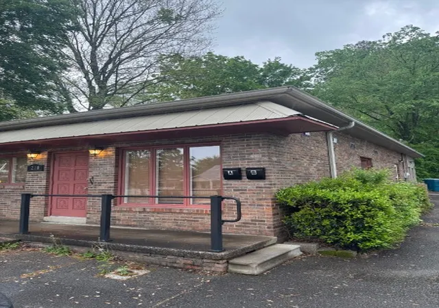 2nd image of 210 E Main St, Waverly, TN 37185 | MLS# 3287564