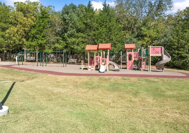 Photo 3 of Sale Pending at 6054 Ml Tree Ct, Nashville, TN 37221 | MLS# 3288098 | Listing updated on 2026-07-30