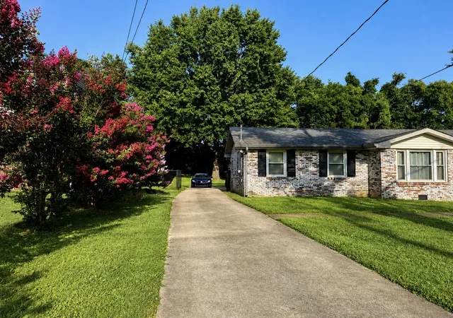 Photo 3 of Single family home for sale at 107 Gayle Dr, Old Hickory, TN 37138 | MLS# 3319064 | Listing updated on 2026-09-21