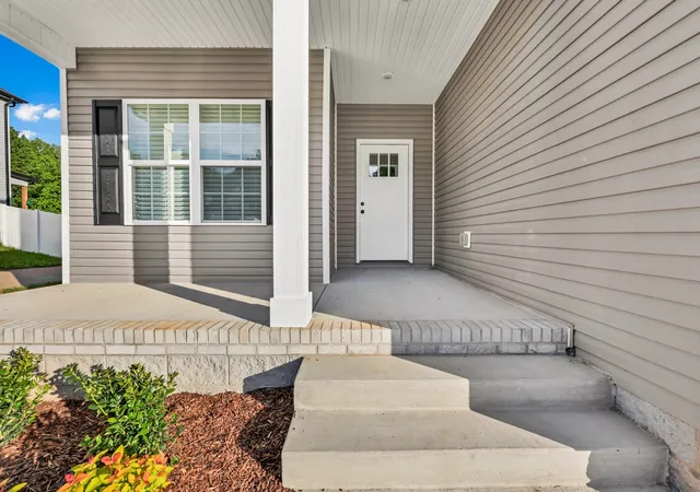 Photo 3 of Single family home for sale at 528 Cyn View Ct, Clarksville, TN 37040 | MLS# 3304749 | Listing updated on 2026-08-11