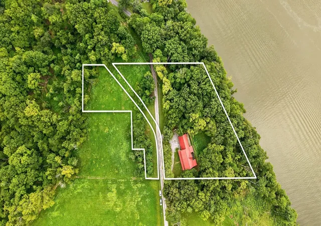 Photo 3 of Single family home for sale at 1060 Martha Ln, Gallatin, TN 37066 | MLS# 3512475 | Listing updated on 2026-09-15