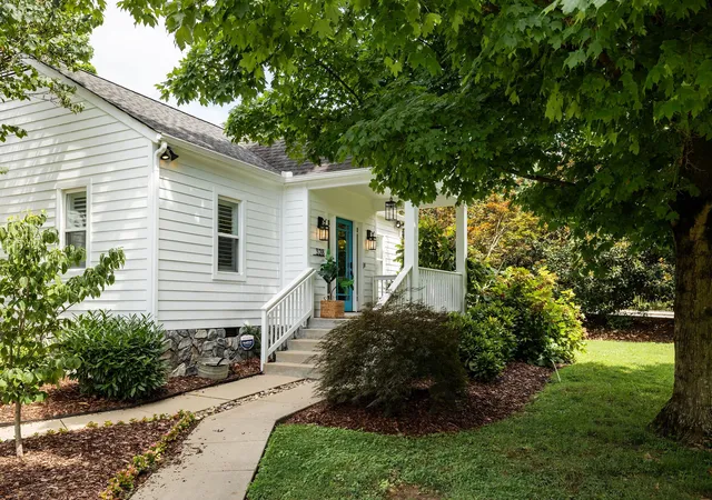 2nd image of 328 11th Ave N, Franklin, TN 37064 | MLS# 3306291