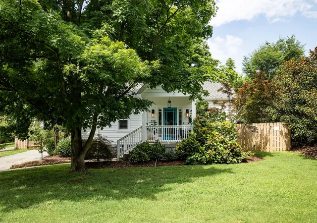 1st image of 328 11th Ave N, Franklin, TN 37064 | MLS# 3306291