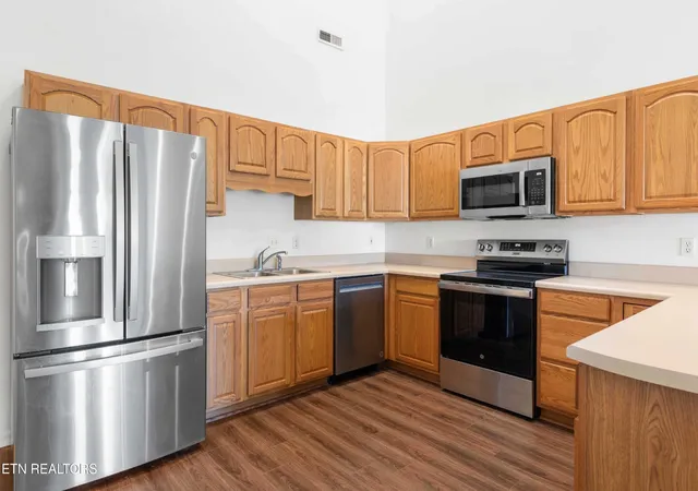 3rd image of 5290 Avery Woods Ln, Knoxville, TN 37921