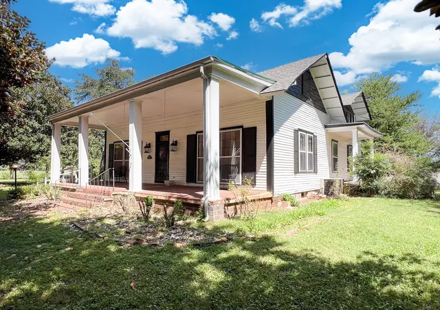 Photo 2 of Single family home for sale at 219 Old Ml Rd, Winchester, TN 37398 | MLS# 3288006 | Listing updated on 2026-09-04