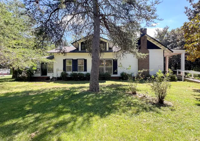 Photo 3 of Single family home for sale at 219 Old Ml Rd, Winchester, TN 37398 | MLS# 3288006 | Listing updated on 2026-09-04