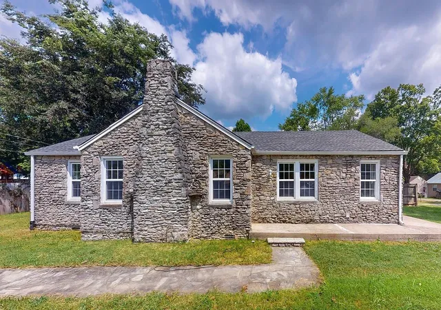 1st image of 246 E Woodrow St, Gallatin, TN 37066 | MLS# 3288011