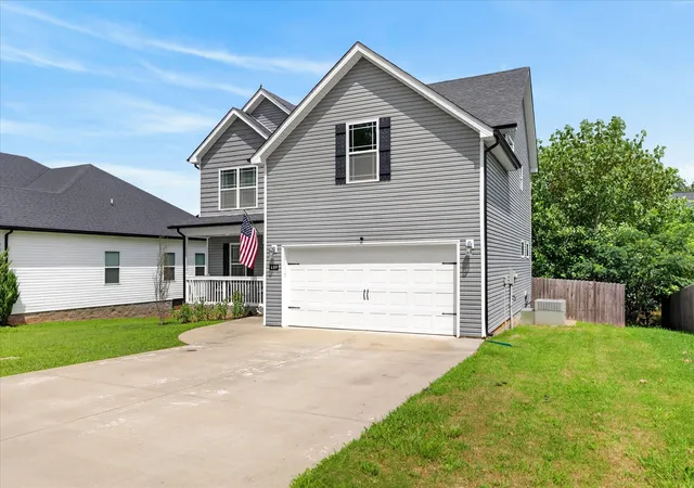 Photo 1 of Single family home for sale at 489 Woodtrace Dr, Clarksville, TN 37042 | MLS# 3288208 | Listing updated on 2026-10-22