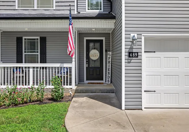 Photo 3 of Single family home for sale at 489 Woodtrace Dr, Clarksville, TN 37042 | MLS# 3288208 | Listing updated on 2026-10-22