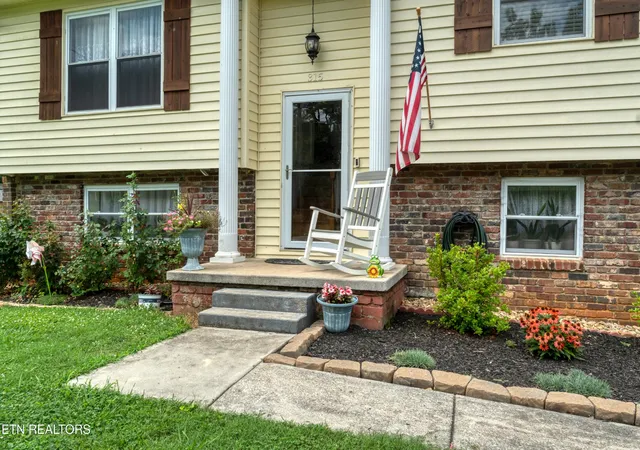 Photo 3 of Single family home for sale at 315 Arbor Dr, Maryville, TN 37804 | MLS# 3512831 | Listing updated on 2026-08-20
