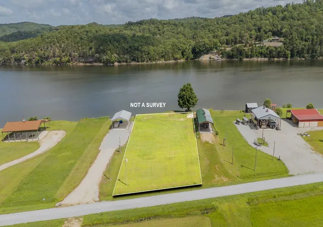 1st image of 648 River Front Dr, Clifton, TN 38425 | MLS# 3288215