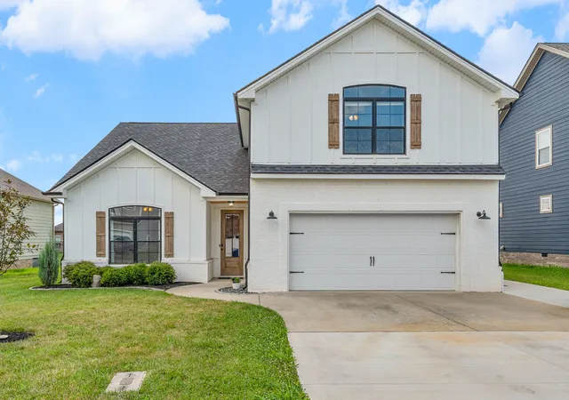 Photo 1 of Single family home for sale at 529 Dexter Dr, Clarksville, TN 37043 | MLS# 3288484 | Listing updated on 2026-10-06