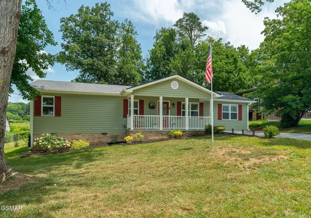 Photo 2 of Single family home for sale at 2360 Pinewood Dr, Maryville, TN 37803 | MLS# 3591725 | Listing updated on 2026-09-23