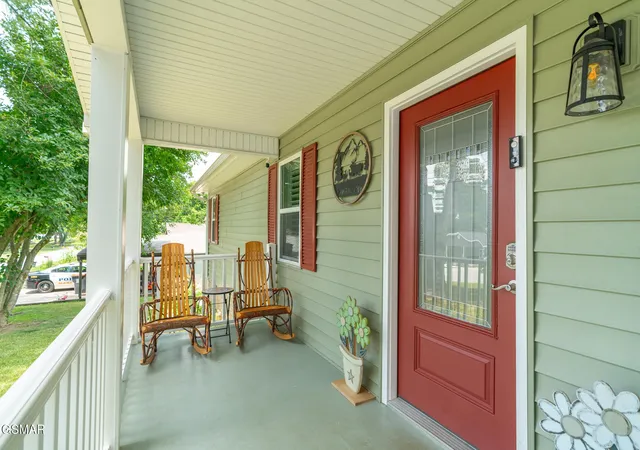 Photo 4 of Single family home for sale at 2360 Pinewood Dr, Maryville, TN 37803 | MLS# 3591725 | Listing updated on 2026-09-23