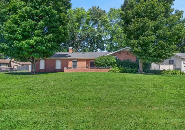 2nd image of 1117 Black Oak Ln, Hopkinsville, KY 42240 | MLS# 3288478