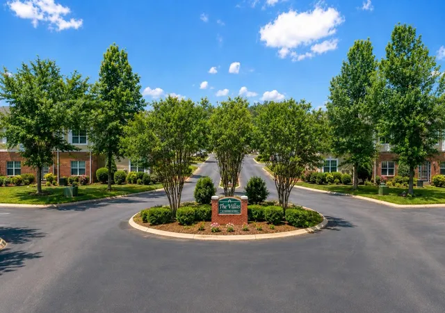 Listing Photo 2 - Condo for sale in building located at 2203 Regency Ct, Chattanooga, TN 37421