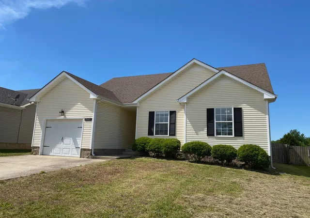 Photo 2 of Sale Pending at 547 Fox Trot Dr, Clarksville, TN 37042 | MLS# 3288416 | Listing updated on 2026-10-07