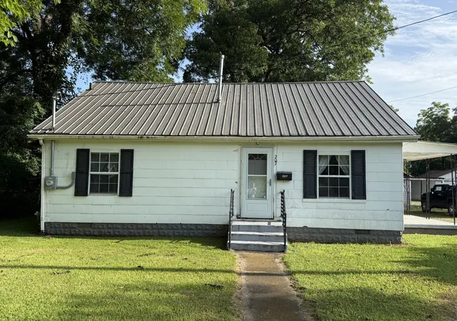 Photo 1 of Single family home for sale at 207 Powell St, Decherd, TN 37324 | MLS# 3288605 | Listing updated on 2026-08-20