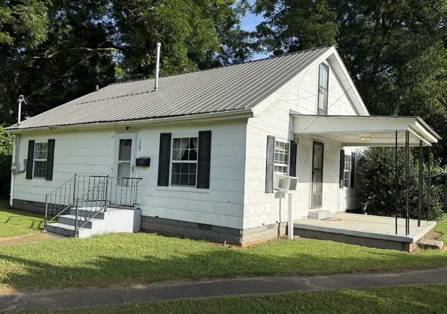 Photo 3 of Single family home for sale at 207 Powell St, Decherd, TN 37324 | MLS# 3288605 | Listing updated on 2026-08-20