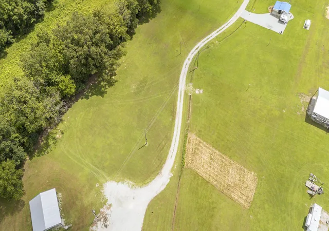 3rd image of 355 Jett Dr, Clifton, TN 38425 | MLS# 3288428