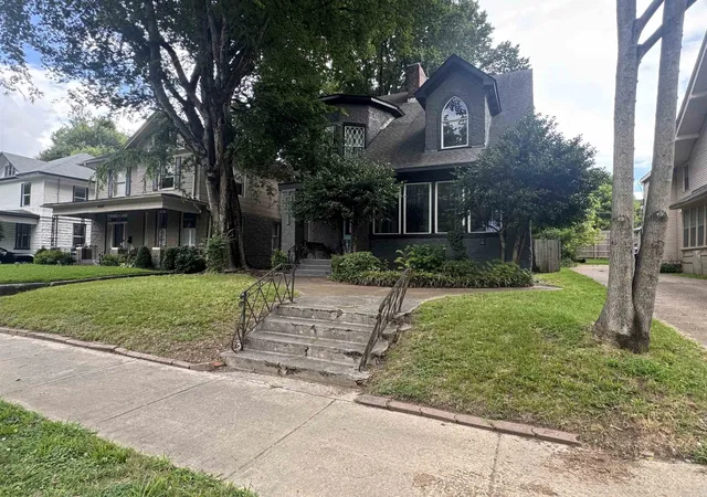 Photo 3 of Single family home for sale at 1609 Eastmoreland Ave, Memphis, TN 38104 | MLS# 3288480 | Listing updated on 2026-09-25