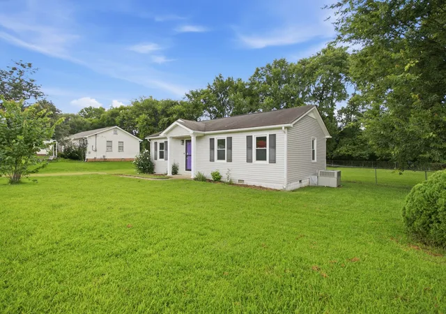 Photo 2 of Single family home for sale at 1615 Williamson Dr, Columbia, TN 38401 | MLS# 3301876 | Listing updated on 2026-07-22