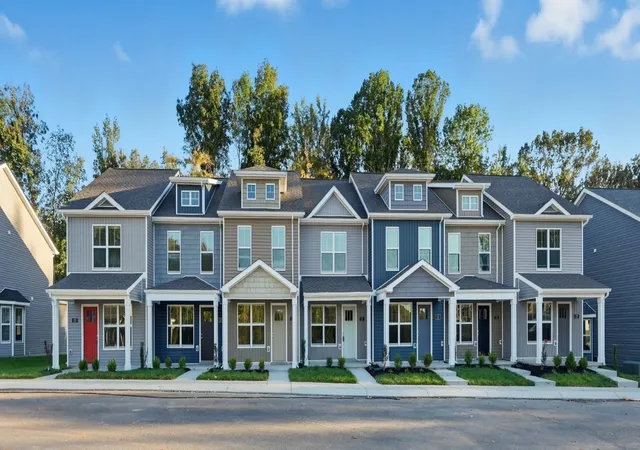 Photo 2 of Townhouse for sale at 131 Quarry Point Dr #C131, Clarksville, TN 37043 | MLS# 3288578 | Listing updated on 2026-08-20