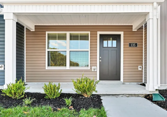 Photo 3 of Townhouse for sale at 135 Quarry Point Dr #C135, Clarksville, TN 37043 | MLS# 3288580 | Listing updated on 2026-08-20