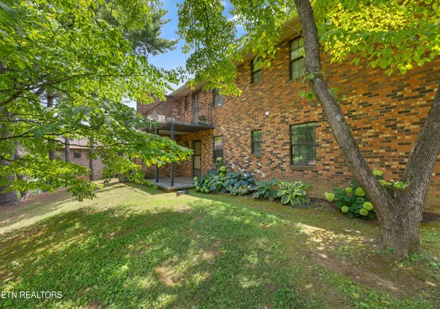 2nd image of 810 Highland Dr, Knoxville, TN 37912