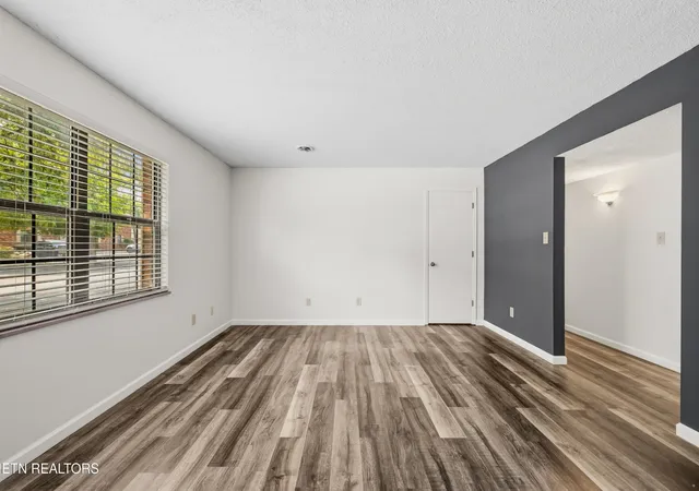 3rd image of 810 Highland Dr #501, Knoxville, TN 37912 | MLS# 3320632