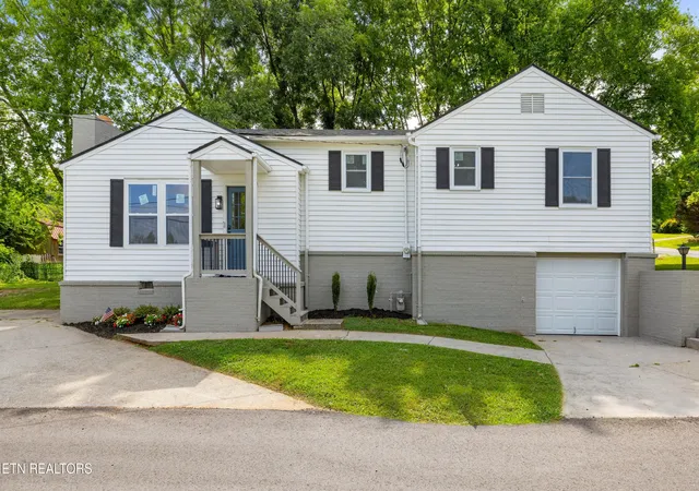 1st image of 300 Henderson St, Maryville, TN 37804 | MLS# 3320644
