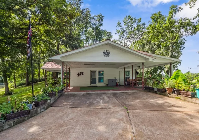 2nd image of 166 Beechview Dr, Clifton, TN 38425 | MLS# 3301992
