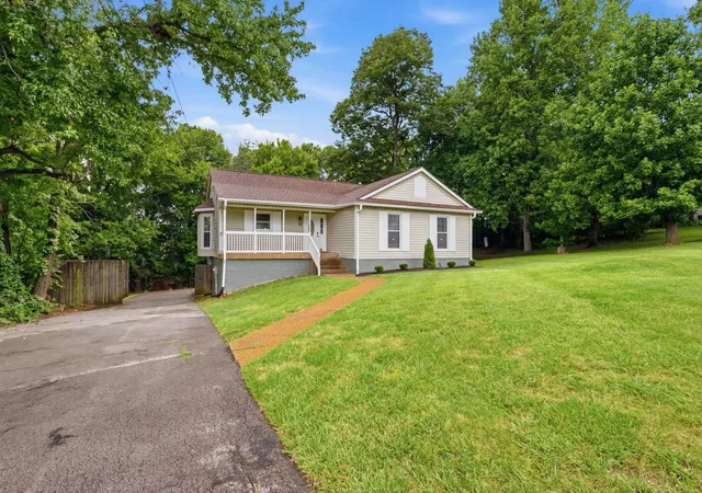 Photo 3 of Single family home for sale at 416 Belinda Pkwy, Mount Juliet, TN 37122 | MLS# 3305072 | Listing updated on 2026-09-01