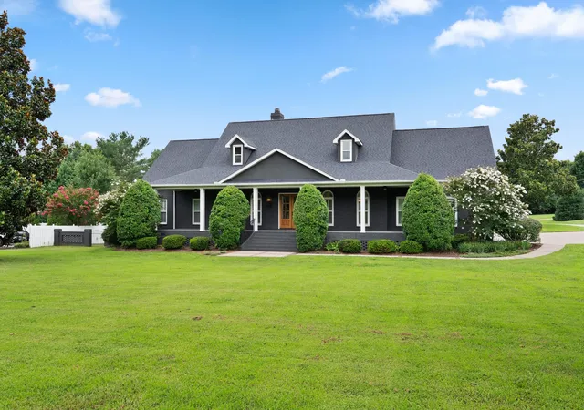 Photo 2 of Single family home for sale at 2245 Oakleaf Dr, Franklin, TN 37064 | MLS# 3303924 | Listing updated on 2026-10-22