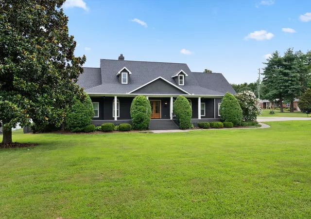 Photo 3 of Single family home for sale at 2245 Oakleaf Dr, Franklin, TN 37064 | MLS# 3303924 | Listing updated on 2026-10-22