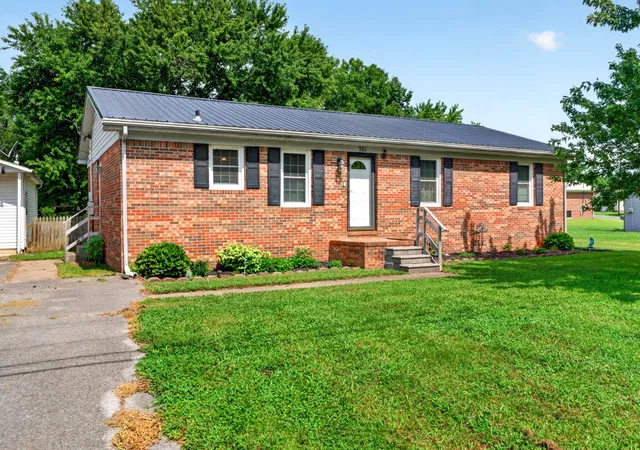 Photo 1 of Single family home for sale at 701 Pineridge Dr, Hopkinsville, KY 42240 | MLS# 3302246 | Listing updated on 2026-10-14