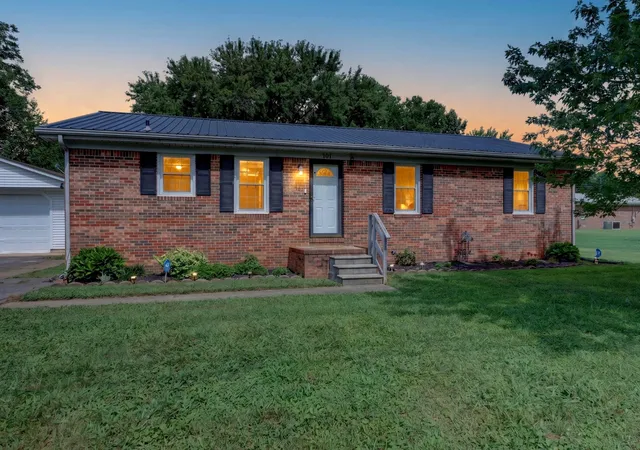 2nd image of 701 Pineridge Dr, Hopkinsville, KY 42240 | MLS# 3302246