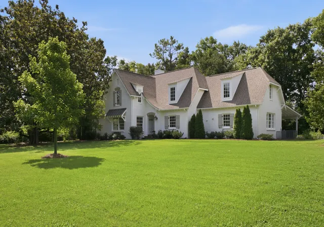Photo 3 of Mansion for sale at 933 Van Leer Dr, Nashville, TN 37220 | MLS# 3309308 | Listing updated on 2026-07-30