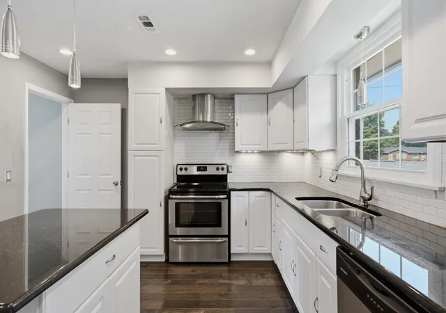 Photo 3 of Single family home for sale at 5008 Bonnavista Dr, Hermitage, TN 37076 | MLS# 3546432 | Listing updated on 2026-10-08