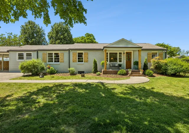 Photo 1 of Single family home for sale at 405 Roberts St, Franklin, TN 37064 | MLS# 3304812 | Listing updated on 2026-09-12