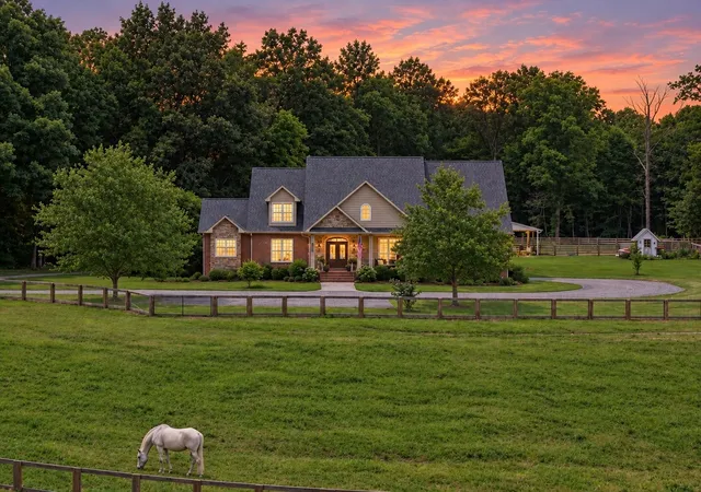 Photo 1 of Single family home for sale at 2404 Savage Crk Dr, Springfield, TN 37172 | MLS# 3304559 | Listing updated on 2026-10-04