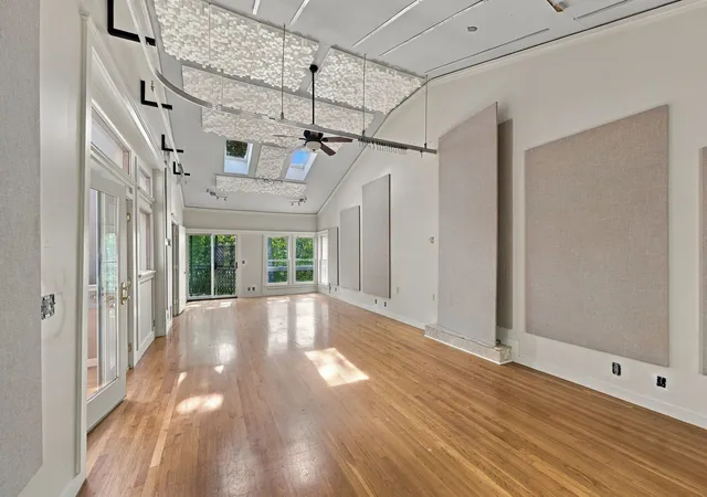 Photo 3 of Single family home for sale at 112 Harpeth Tr Ct, Nashville, TN 37221 | MLS# 3593523 | Listing updated on 2026-09-29