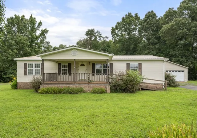2nd image of 301 Shirley Bates Dr, Clifton, TN 38425 | MLS# 3297979