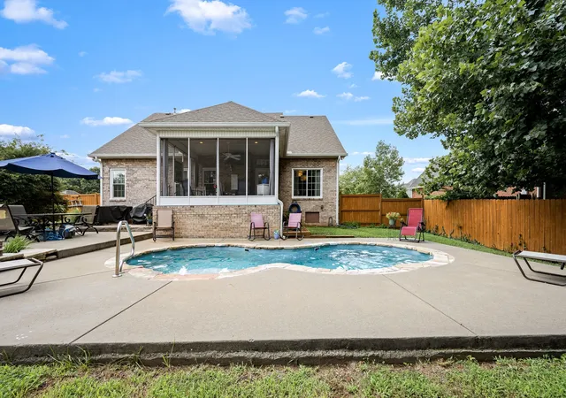 Photo 1 of Single family home for sale at 3084 Vicwood Dr, Murfreesboro, TN 37128 | MLS# 3302507 | Listing updated on 2026-10-26